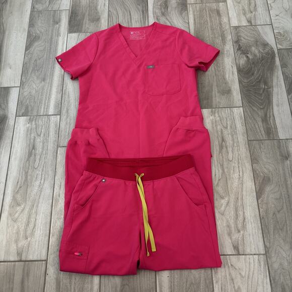 Figs Women’s Pink Scrub Set Catarina Top Zamora Pants Set Size Medium - Picture 1 of 9